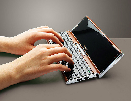 3351681436_249d8f01ef lenovo pocket pc