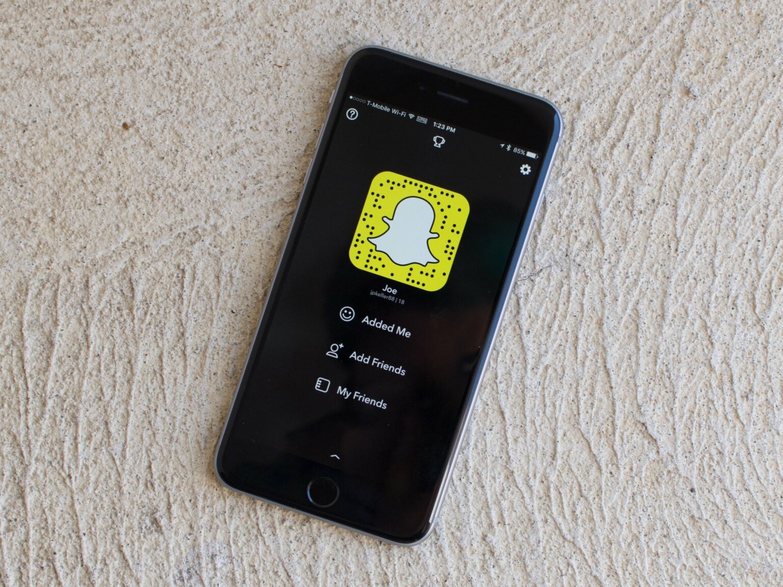 how to turn on dark mode on snapchat