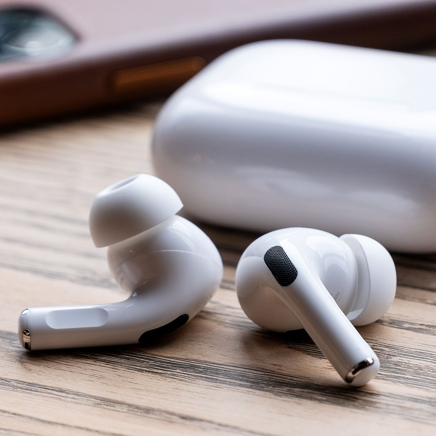 If your AirPods sound muffled or unclear, follow the steps below to clean your AirPods and improve the sound quality.