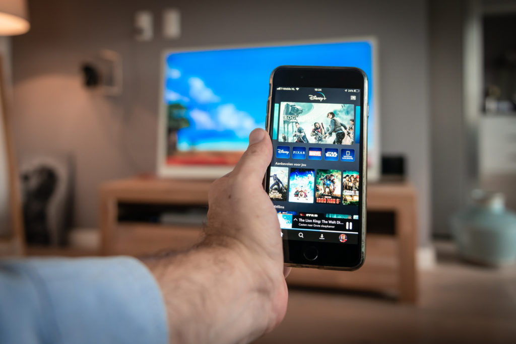 how to connect phone to smart tv