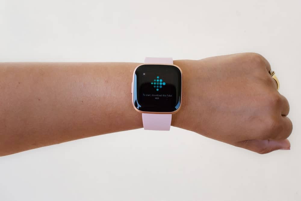 How to Turn Off Fitbit Versa 2