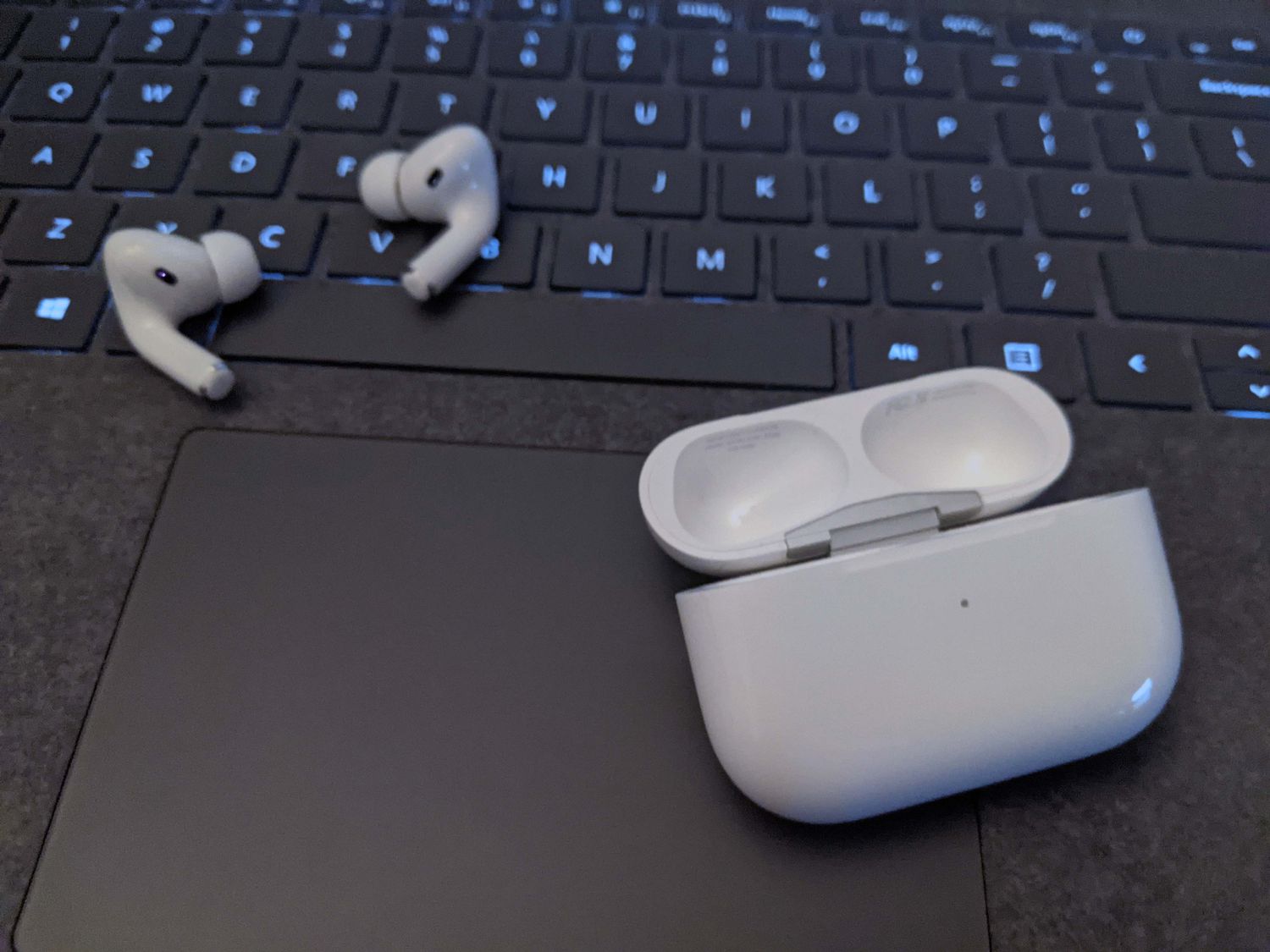how to connect airpods to lenovo laptop