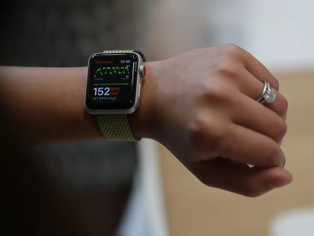 how to put apple watch on silent