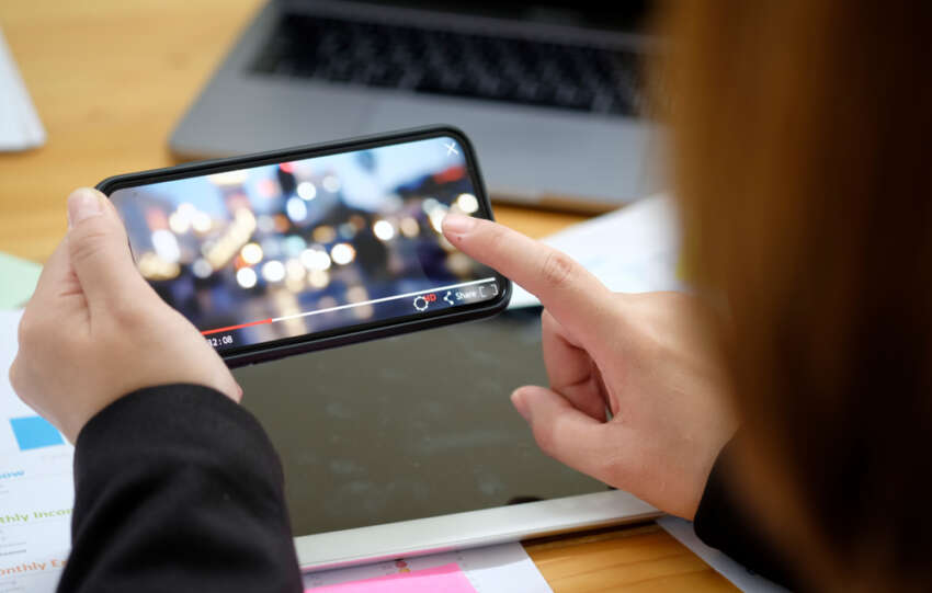 how to send videos from android to iphone