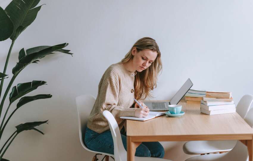 The Role of AI in Analyzing and Writing Lab Reports