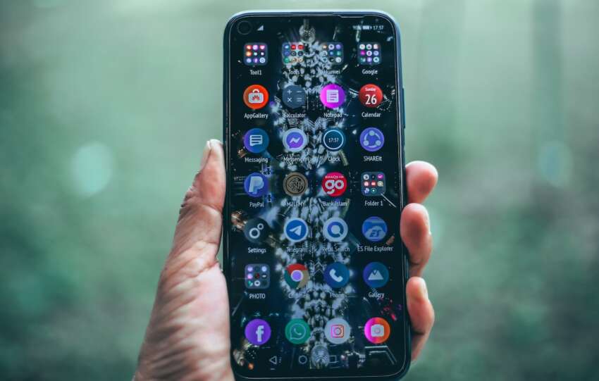 The Psychology of Social Media: How Tech Platforms Keep Us Hooked