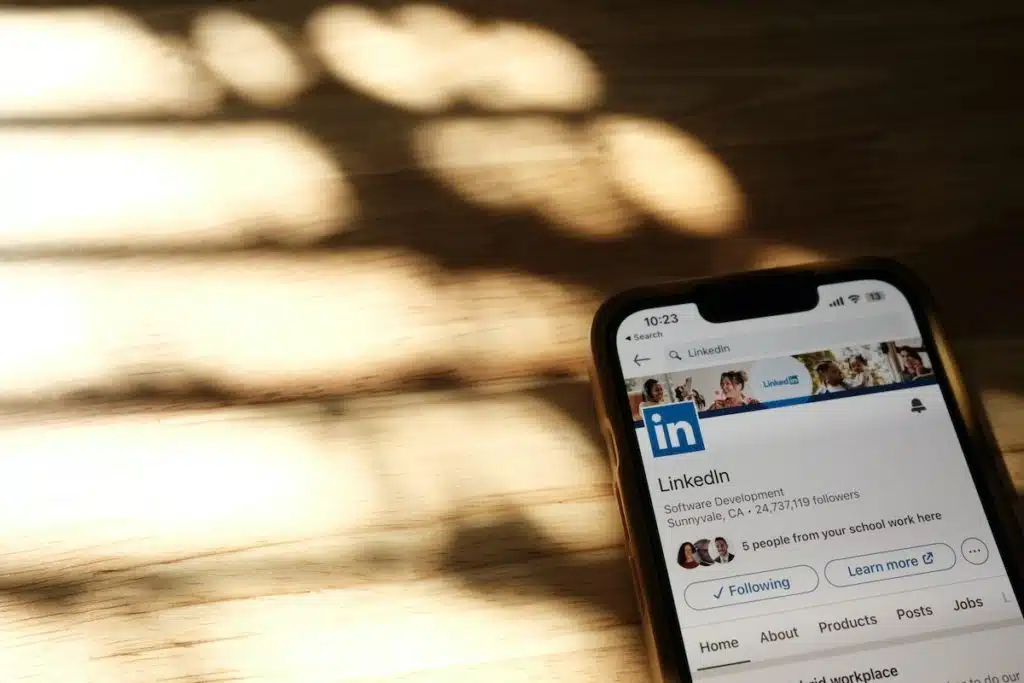 how to block people on linkedin
