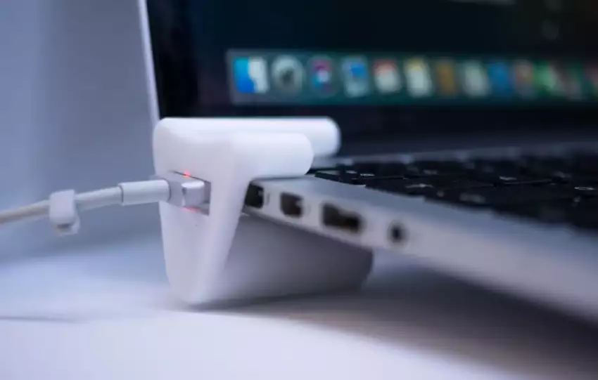 How to Connect MacBook to Monitor