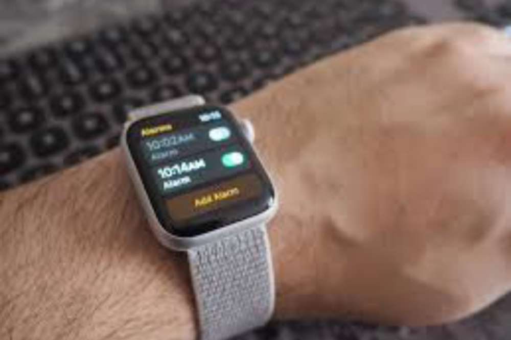 how to set an alarm on apple watch