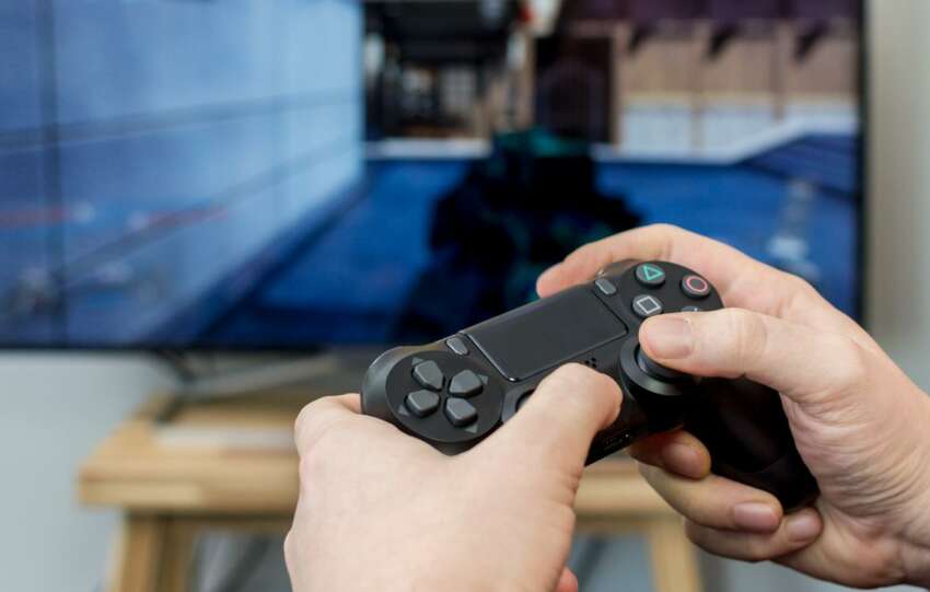 why is there no web browser on ps5