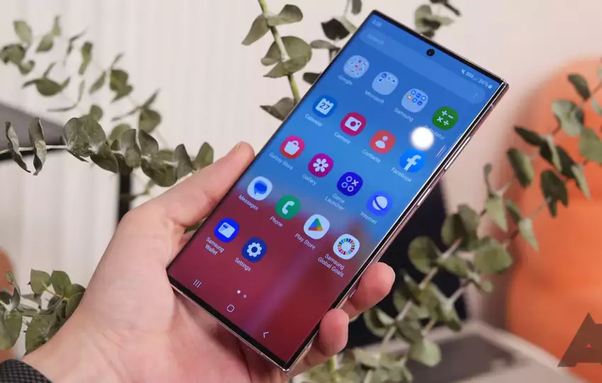 why is the s23 ultra square