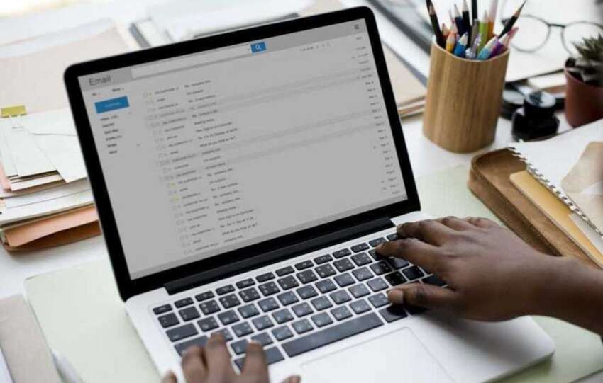 how to send a folder in outlook