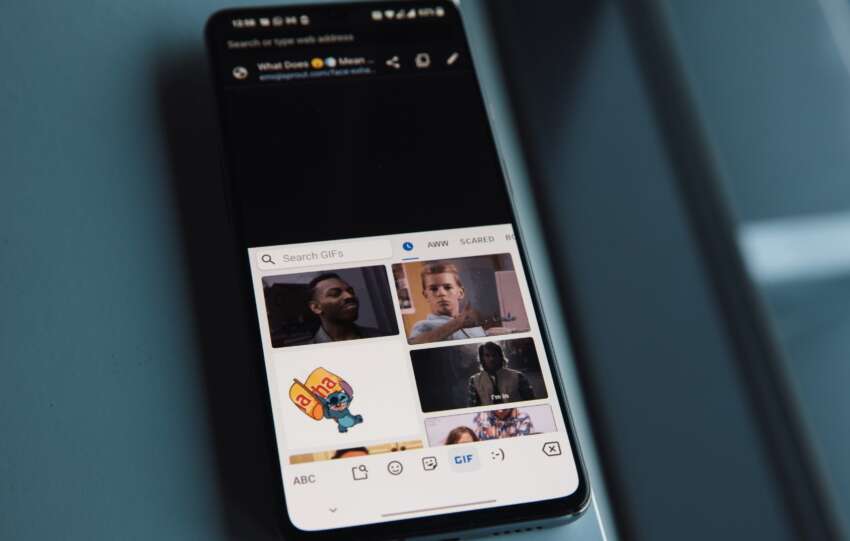 How to Comment GIFs on Instagram