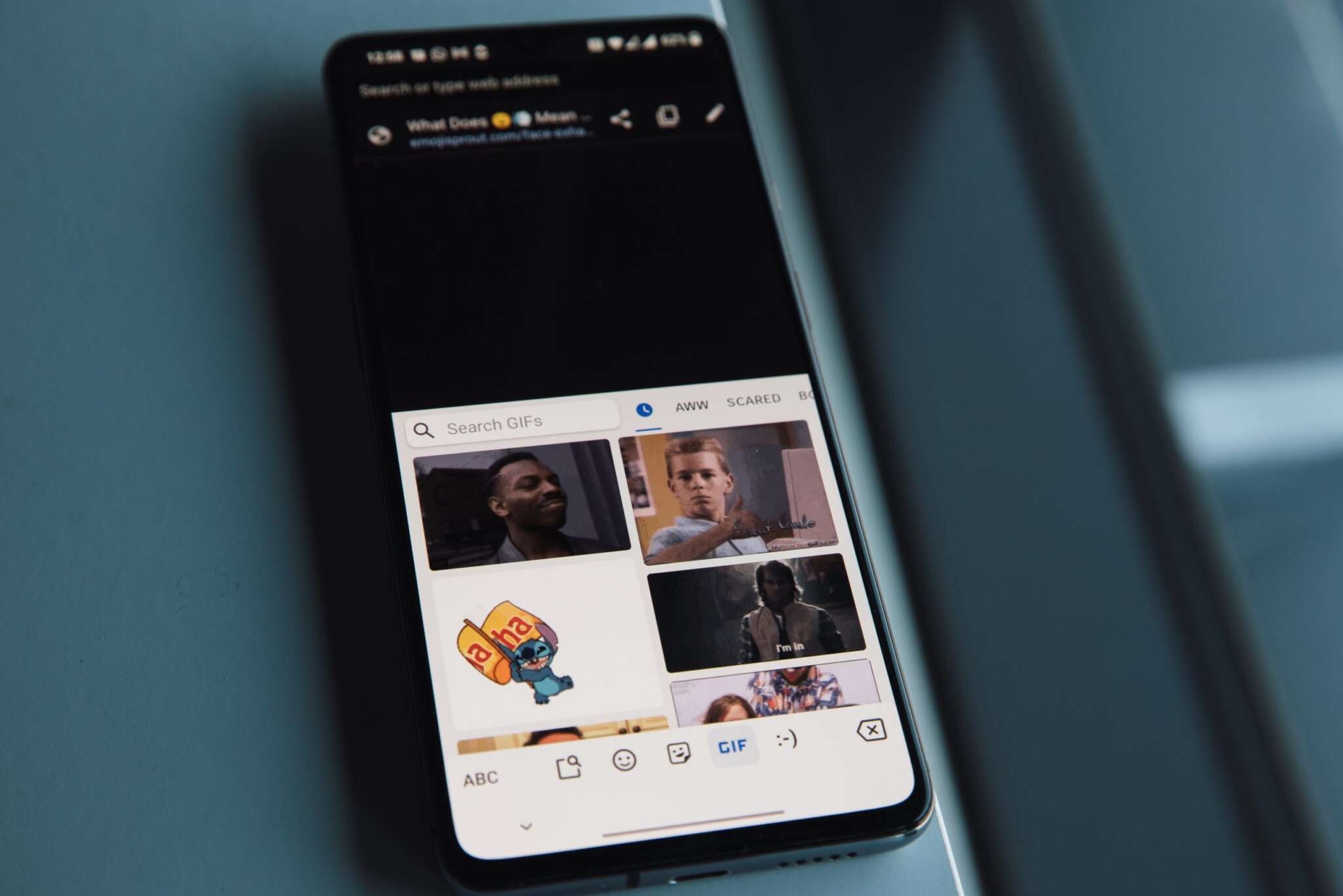 How to Comment GIFs on Instagram