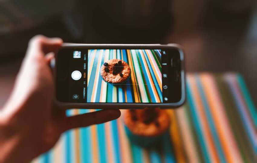 How to Change Background Color on Instagram Story