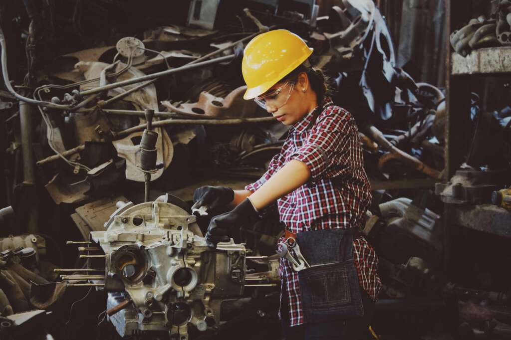 Why an LMS for Manufacturing Companies Is Essential for Workforce Upskilling 