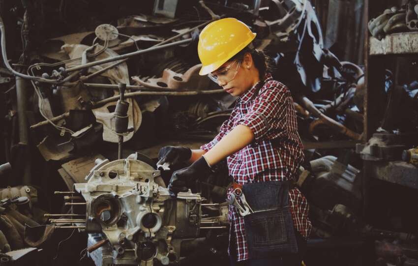 Why an LMS for Manufacturing Companies Is Essential for Workforce Upskilling